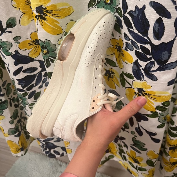 Nike Air Zoom-Type sneakers in pale ivory (barely worn) - Picture 6 of 13